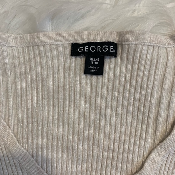 Ivory Color Sweater (size XL) - Picture 3 of 7